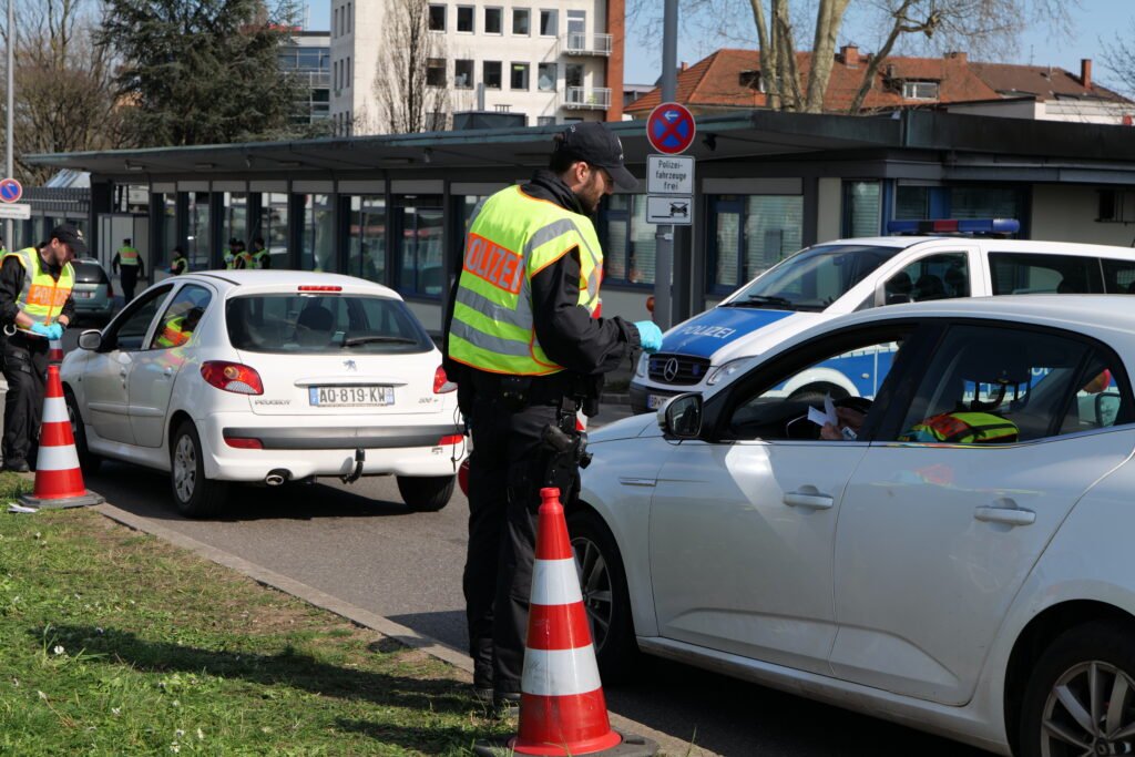 နယ်စပ် စစ်ဆေးရေးဂိတ်တွေ ပြန်ပေါ်လာတဲ့ ဥရောပ..