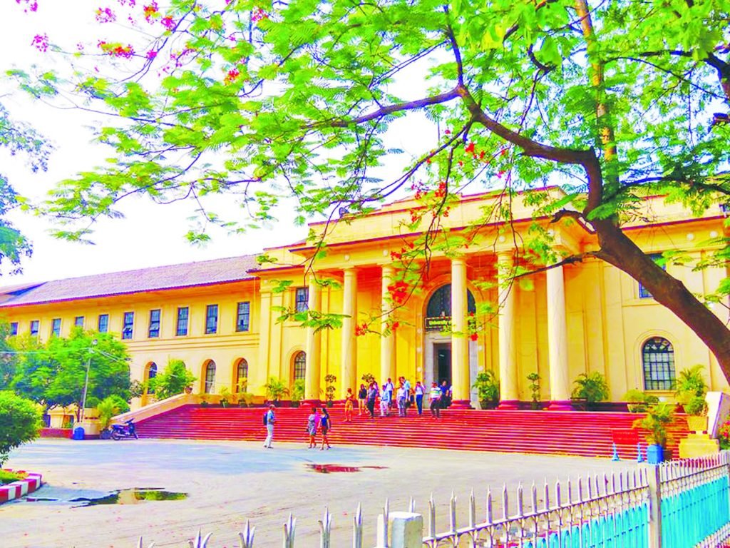 ငယ်ချစ်ဟောင်းနဲ့နှစ်ပေါင်းများစွာ